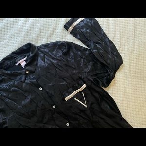 Victoria's Secret Silk Pijama Set - Long sleeve top and pants black and pink